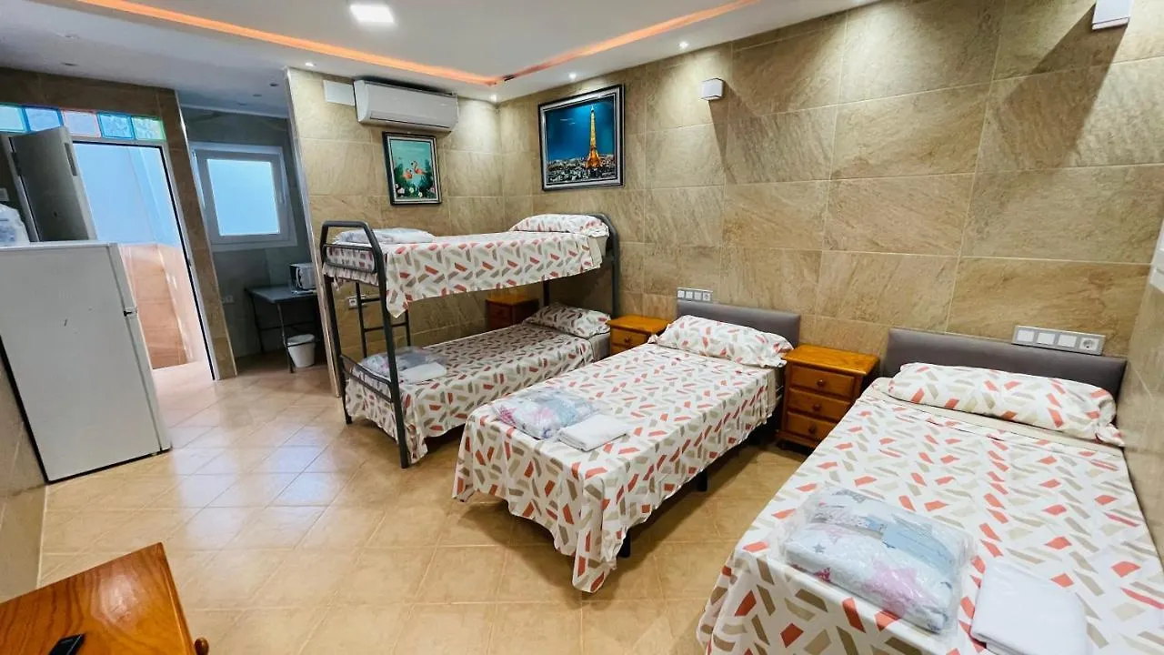 Hostal Fuengirola beach Economic Albergue